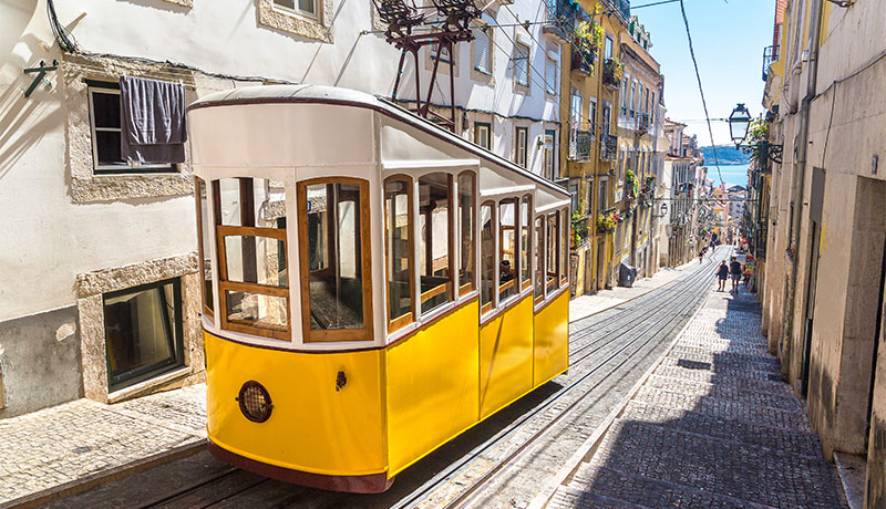 Gele tram in Lissabon