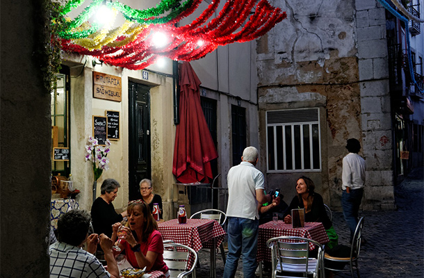 Lissabon, Alfama by night