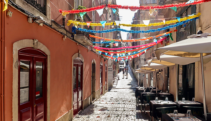 Straat in Bairro Alto, wijk in Lissabon