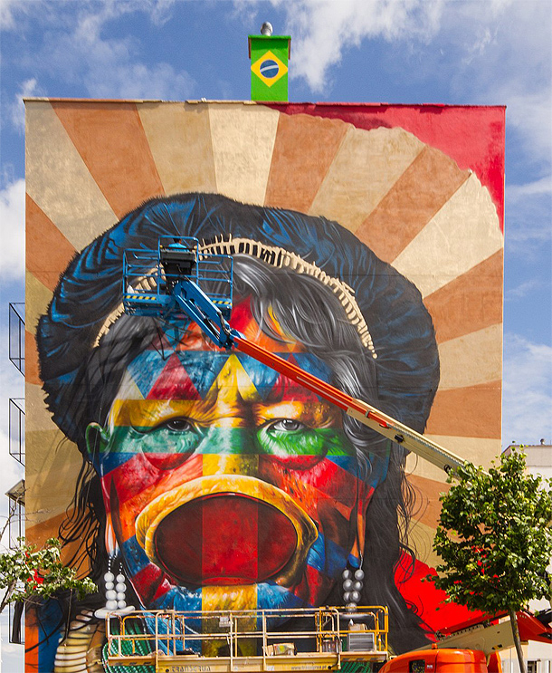 Graffiti op flat in wijk Marvila, Lissabon